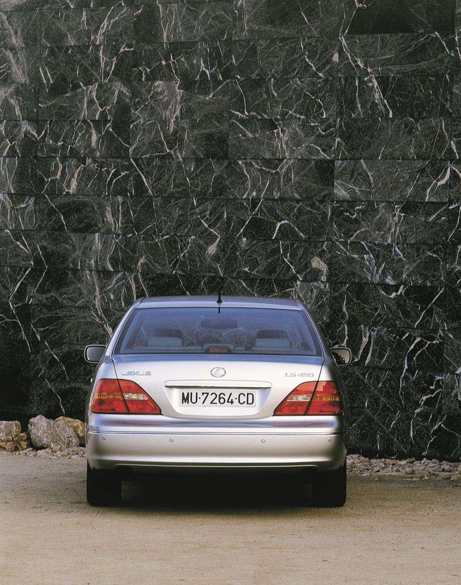  Lexus LS430 2001 года  (фото 23 из 56)